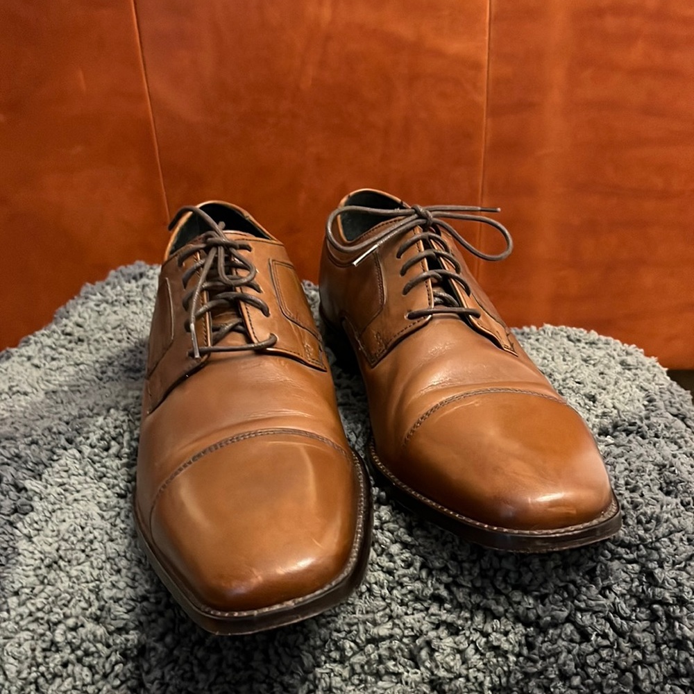 Johnston & Murphy classic lace up “banker” shoes. Men’s size 11.5